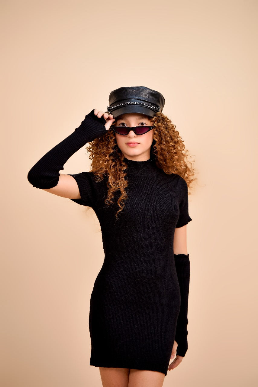 Knitted dress with detachable sleeves