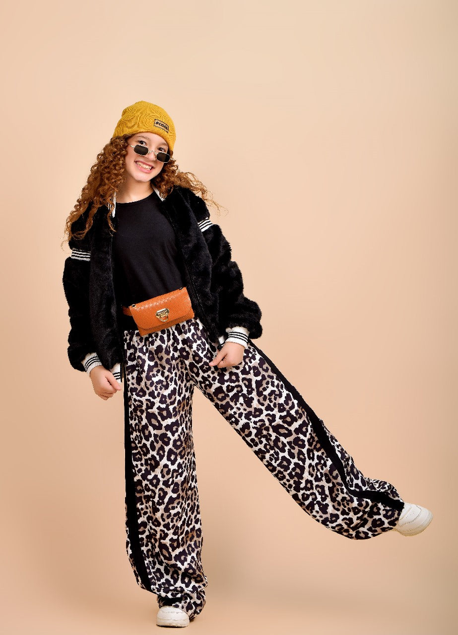 sporty striped cuffs and shoulder jacket