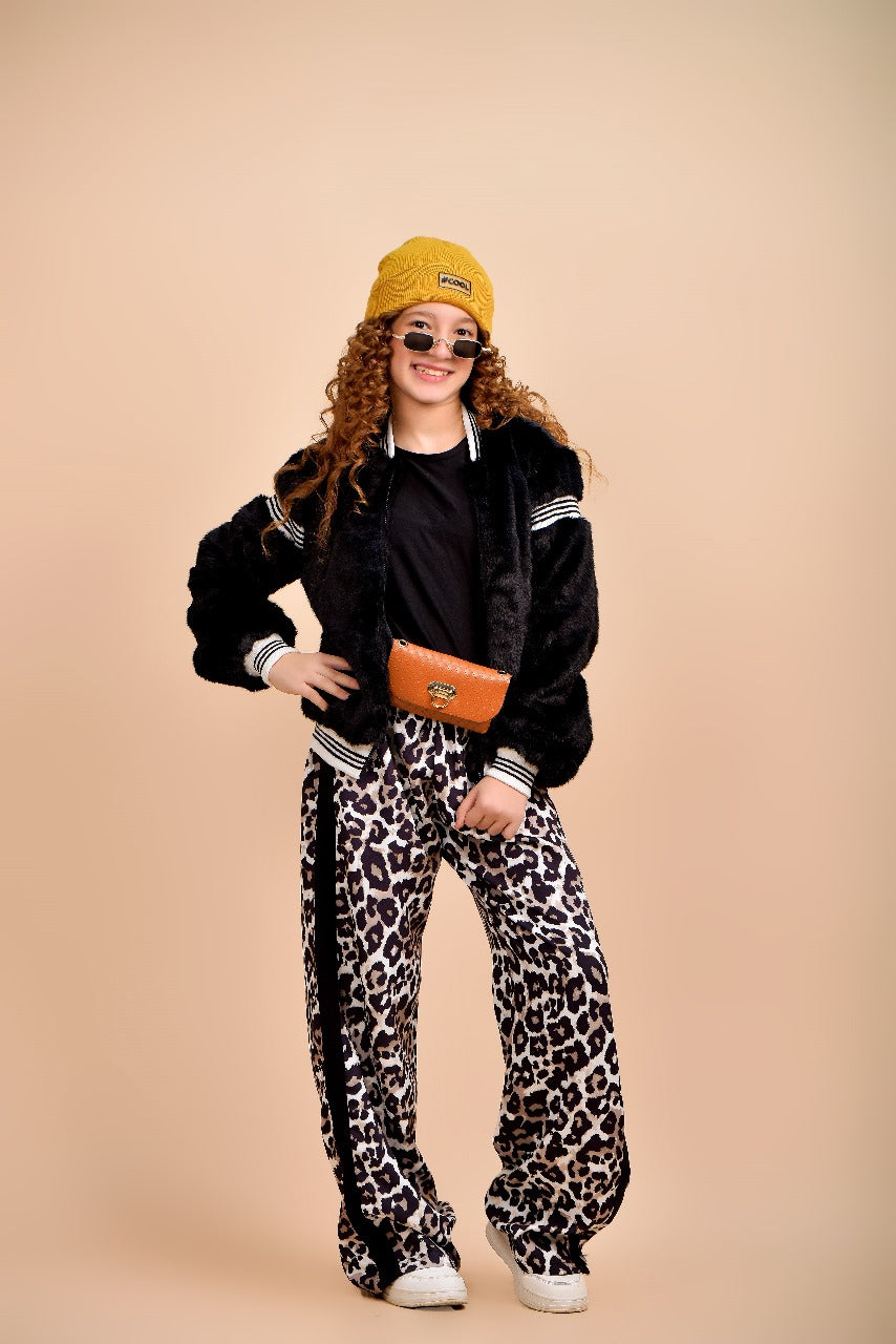 sporty striped cuffs and shoulder jacket