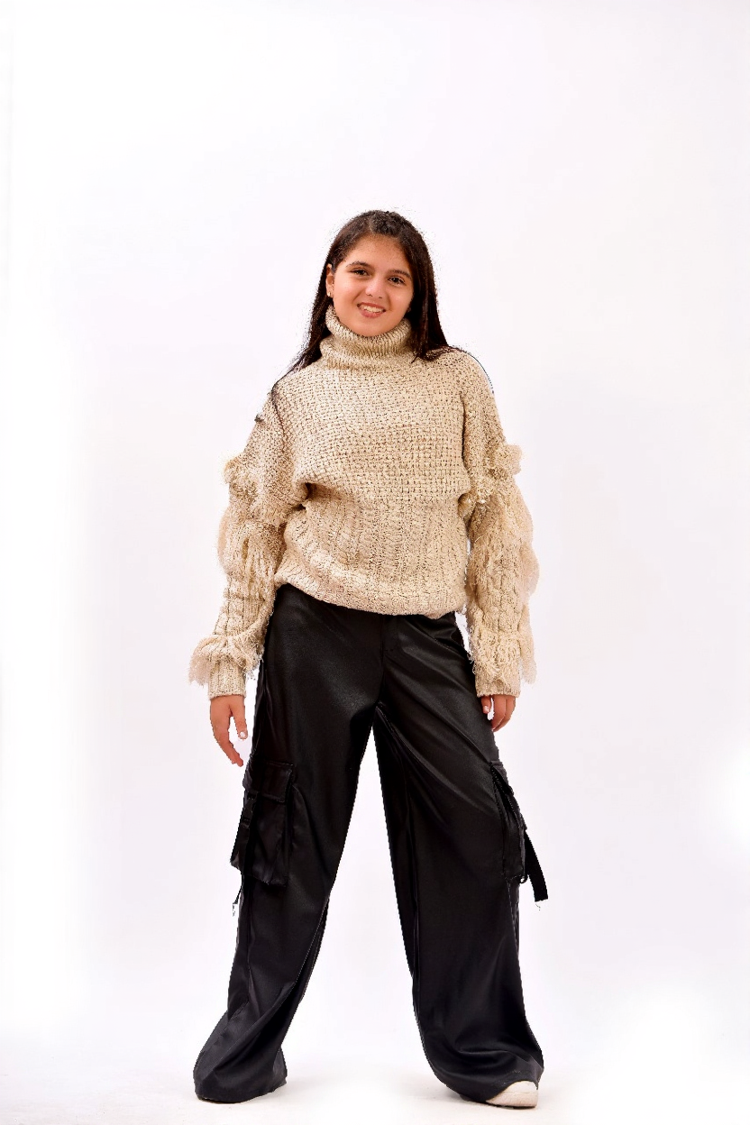 multiple utility pockets pants